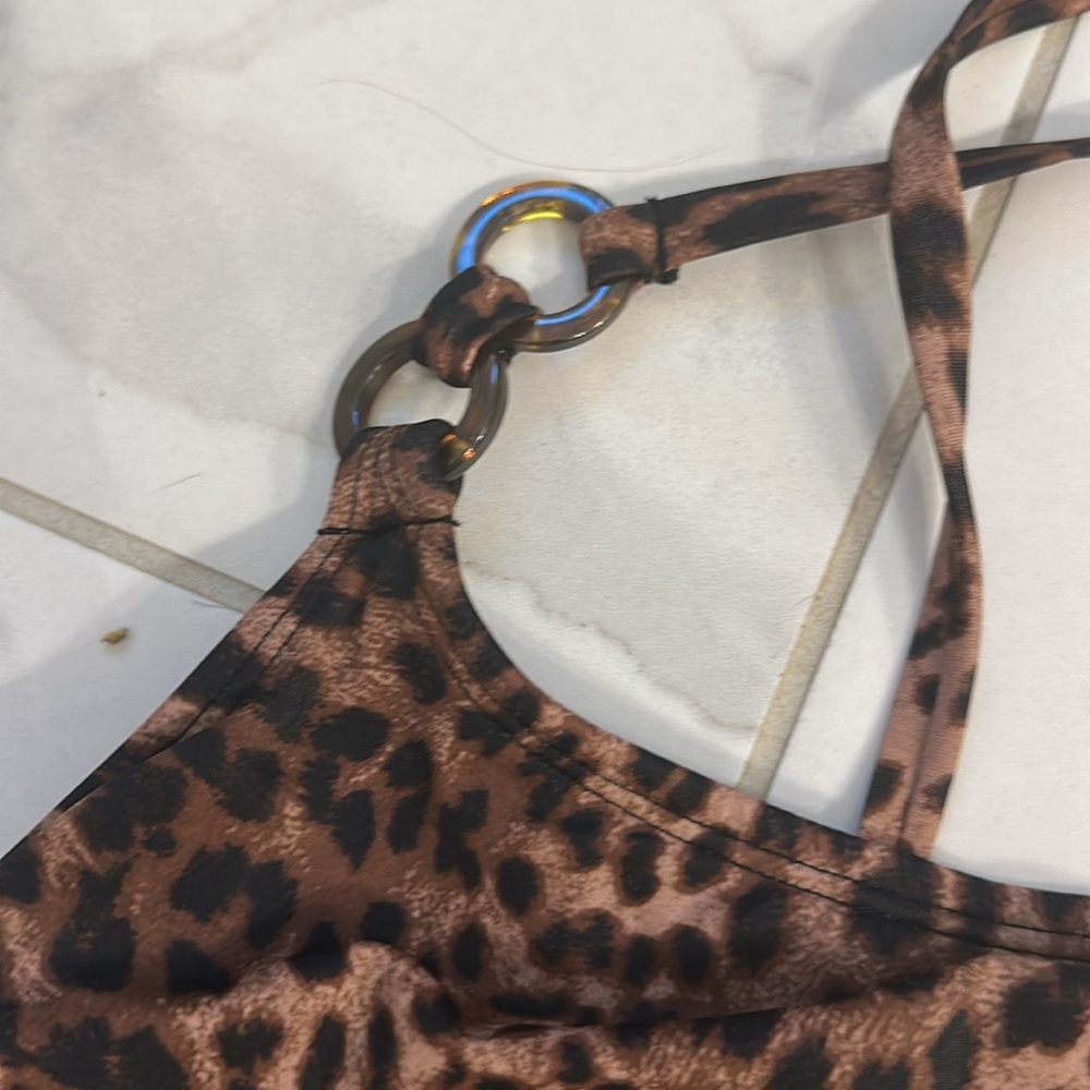 Time & Tru Leopard print swimsuit - Picture 2 of 4